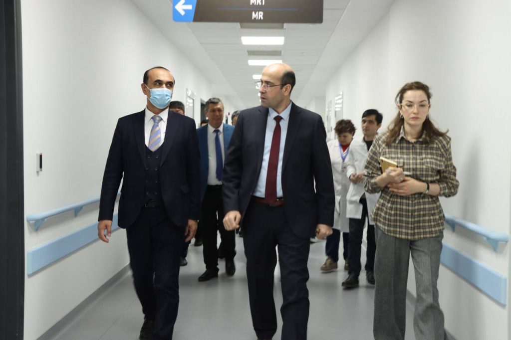 TDT universiteti rahbariyati Respublika onkologiya va radiologiya markazi faoliyati bilan tanishdi Clone